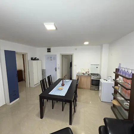 アパート Malaga ヴルシャツ